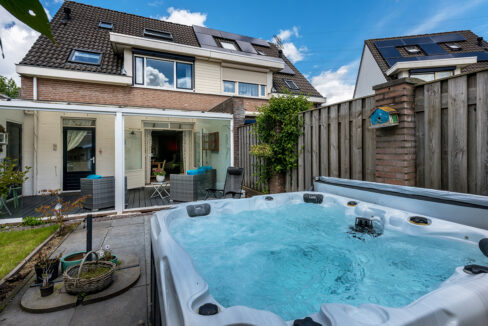 232-Tuin-met-jacuzzi1-2