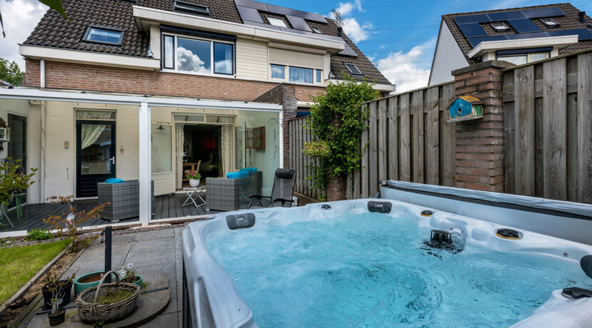 232-Tuin-met-jacuzzi1-2